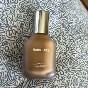 Haus Labs Triclone Foundation 300 Medium Neutral